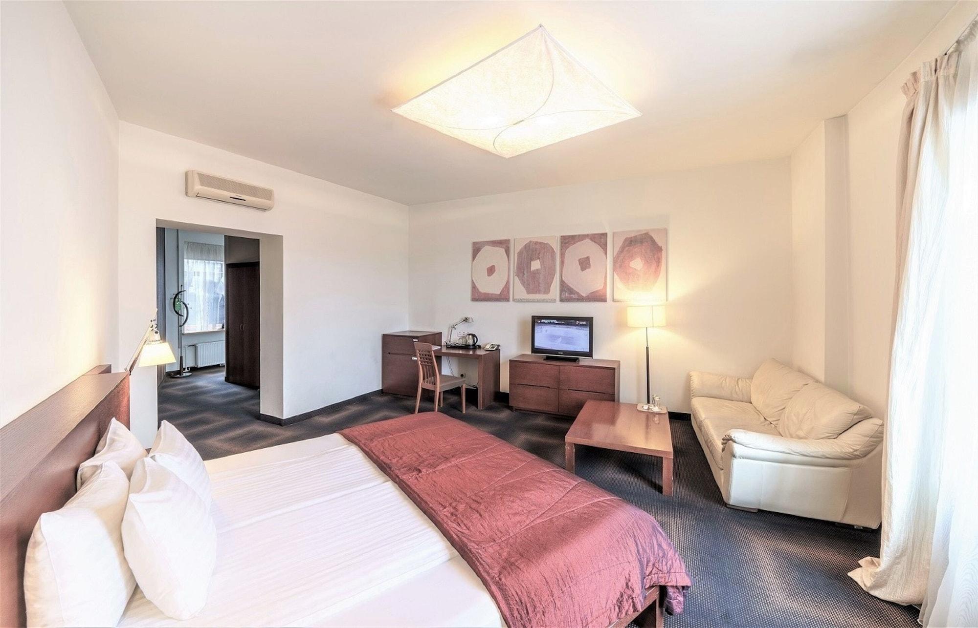 Rixwell Centra Hotel Riga Bagian luar foto